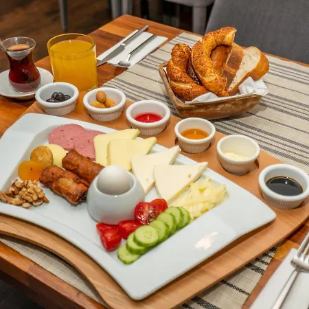 ホテル The Gate Atasehir Finance Centre 3*